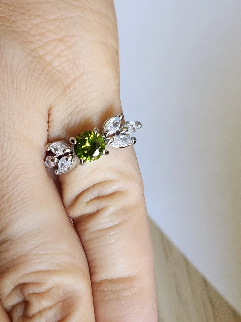 New 925 Silver Round Cut Peridot Diamond Flower Ring for Women